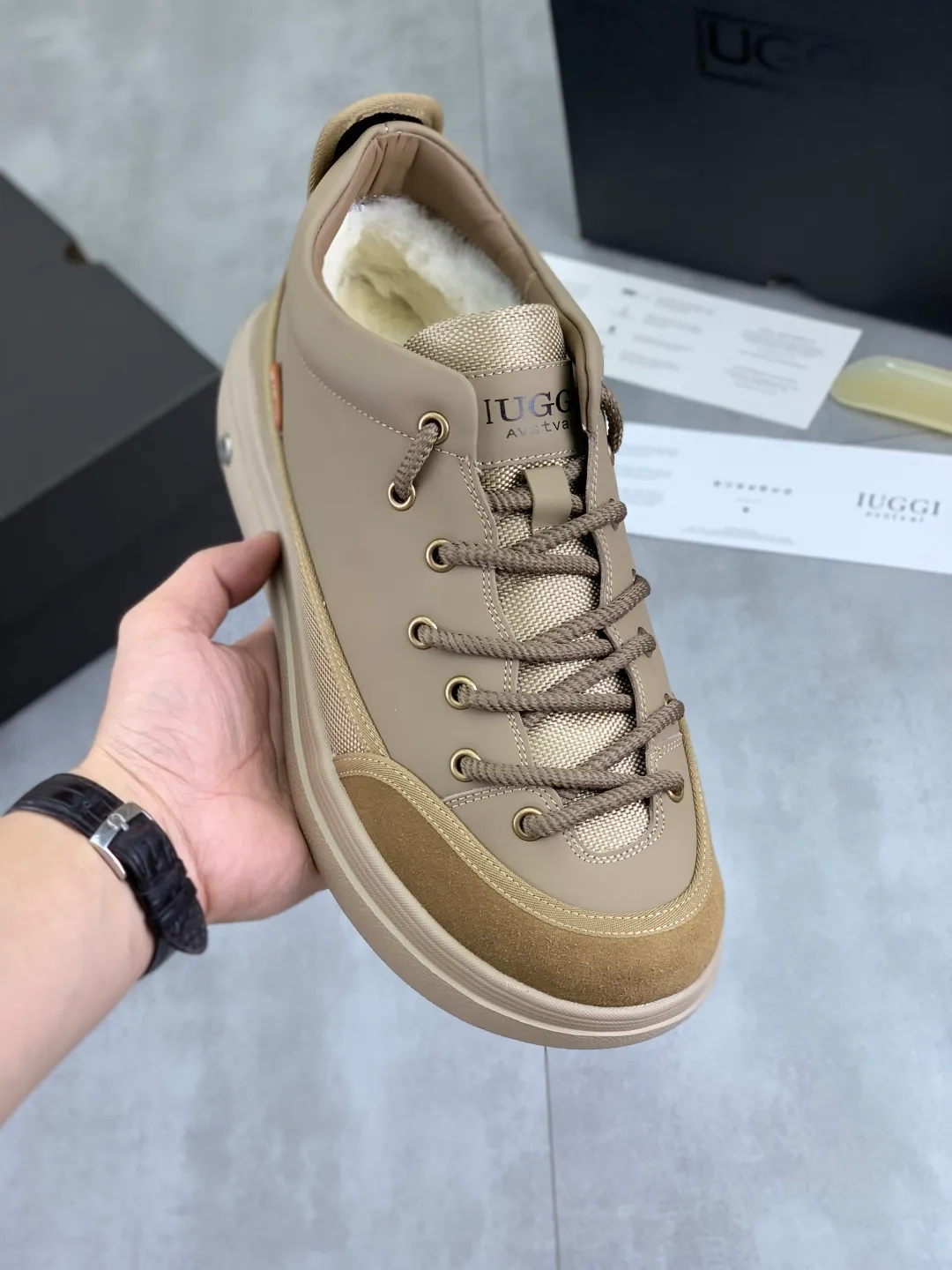 Men's shoes 💰P640 New arrival 🆕🆕🆕 IUGGI Latest fashion products Super cool new thick-soled bread shoes Outdoor sports shoes non-slip and shock-absorbing Ultra-light first-layer cowhide Wear-resistant and stain-resistant Fine texture Australian imported wool lining Comfortable and soft Breathable and non-smelly feet Model: 669-01 Size: 39-44